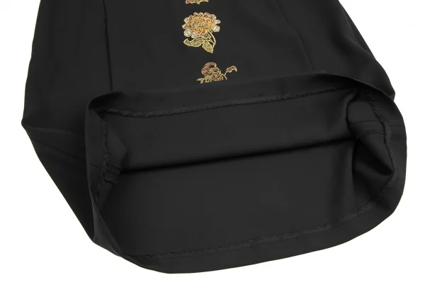 ヴィヴィアンタムVIVIENNE TAM フロントフラワー刺繍切り替えスカート