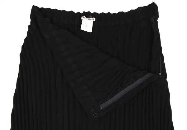 イッセイミヤケISSEY MIYAKE裾カッティングプリーツスカート 黒M (K