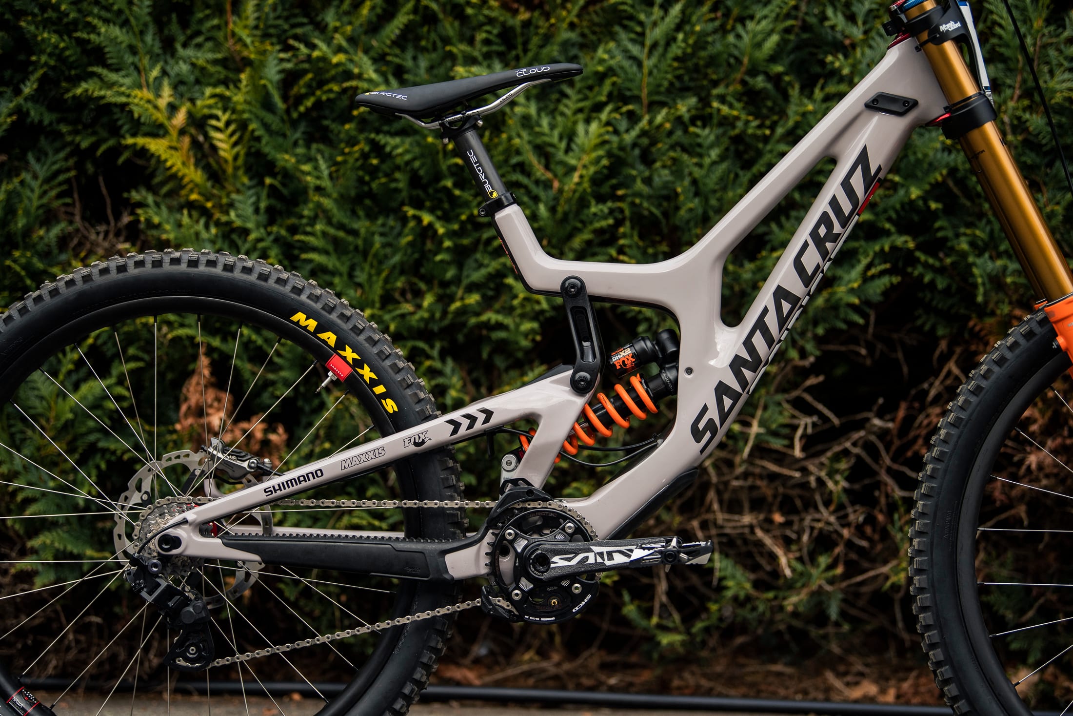 Santa Cruz V10：ローリー・グリーンランドの最新ダウンヒルMTBを徹底