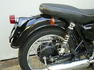 Webike | OSCAR オスカー リアフェンダータイプC 黒ゲル W800(W8-RF4
