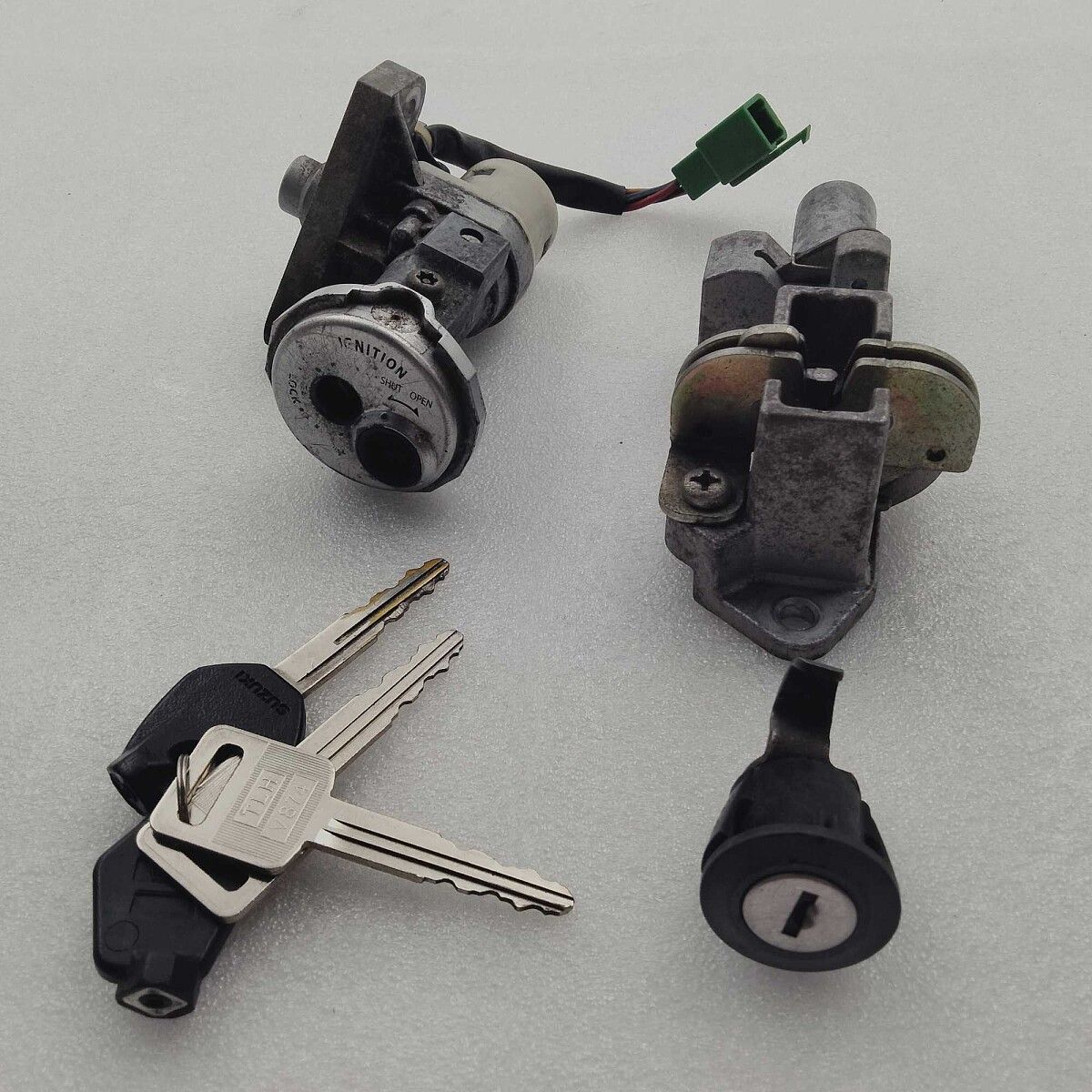 ウェビックガレージセール | スズキ純正中古パーツ ZZ ロックセット