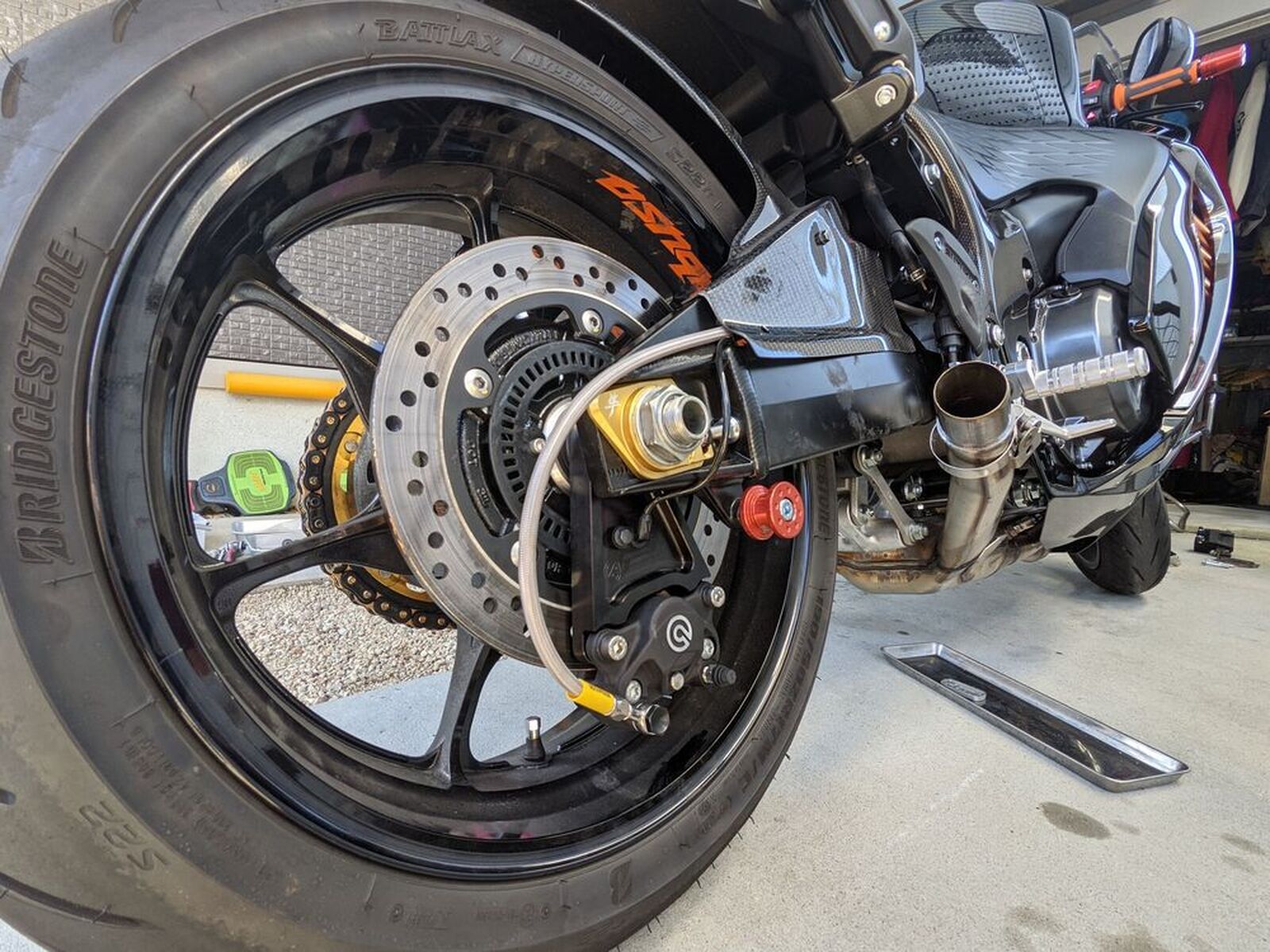 SUZUKI HAYABUSA「リアにブレンボキャリパー換装しました