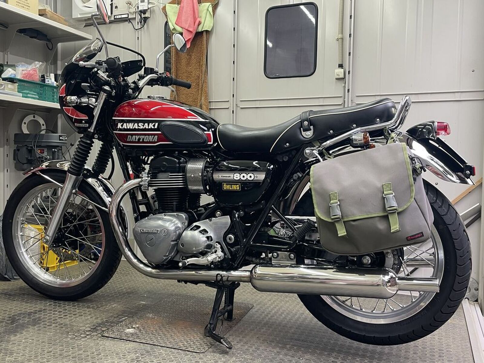 KAWASAKI W800「純正シートをカスタムしてみた。」 | ウェビック