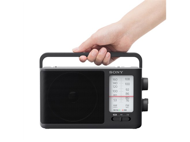 ソニー、操作しやすい大型つまみを採用した据え置き型ポータブルラジオ