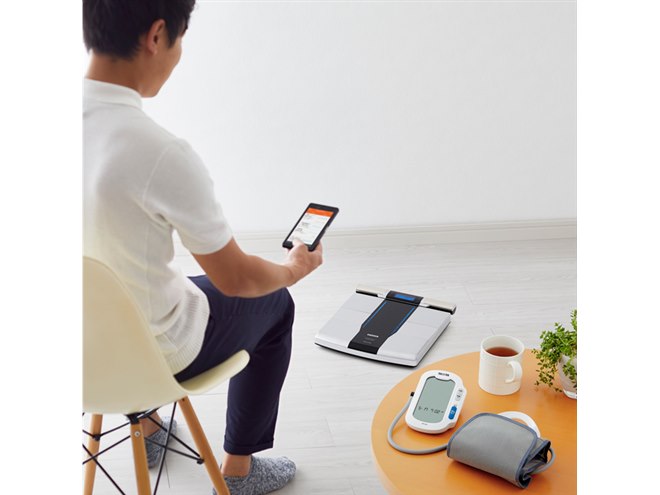 タニタ、「TANITA 4C Technology」を搭載した左右部位別体組成計「RD