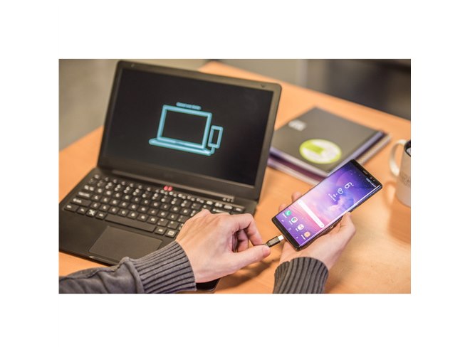 Style、対応スマホを接続してノートPCのように使える「Mirabook