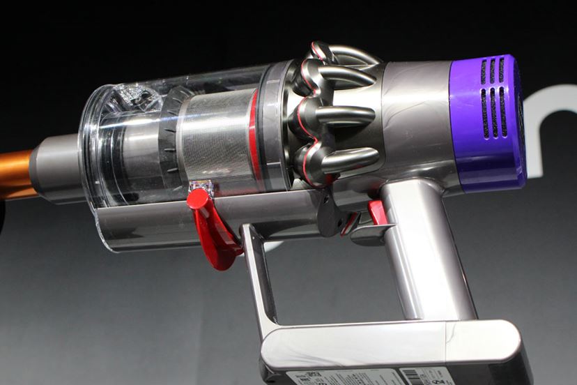 コード付きより強力!? ダイソン新コードレス掃除機「V10」の威力とは