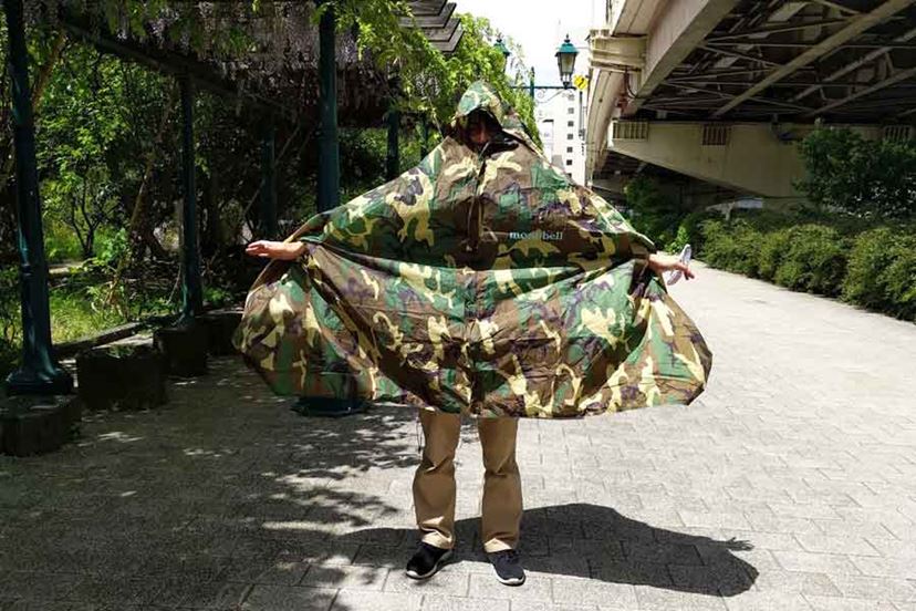 ポンチョがテントになる!? 雨が降っても安心な珍アウトドアギア - 価格