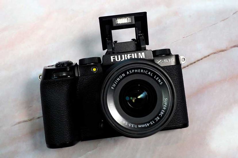 富士フイルムが本気出した！フィルムシミュレーション搭載「X-S10」が