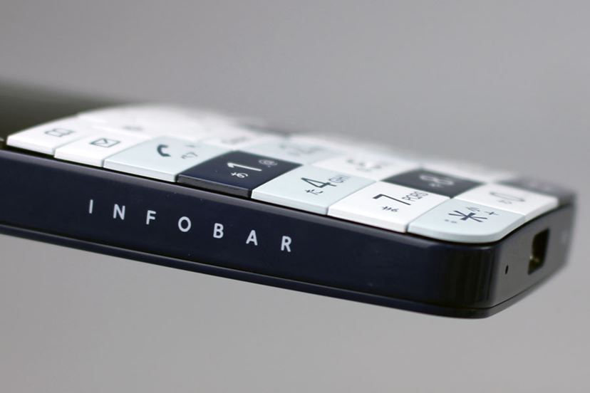 復活したデザインケータイ「INFOBAR xv」使用レポート - 価格.comマガジン