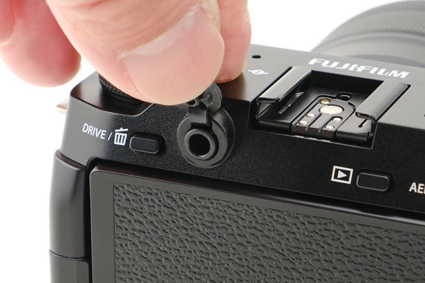 富士フイルム「X-M5」は“欲しくなる”入門機！ 小型・軽量・高機能