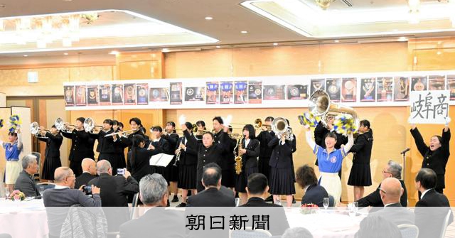 県岐阜商の硬式野球部、創部100周年 卒業生やスタッフら節目祝う