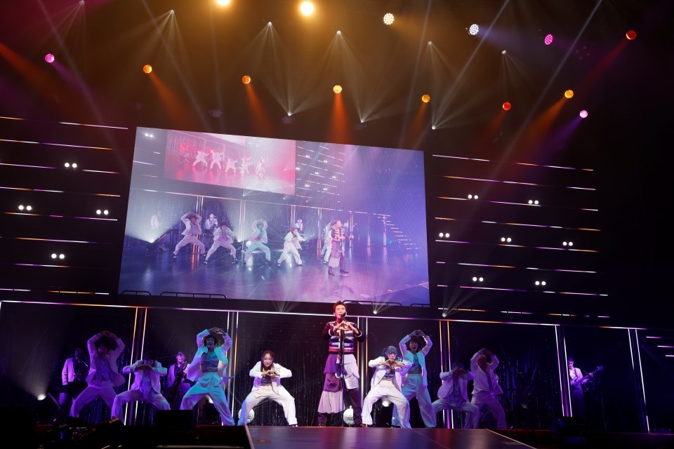 オフィシャルレポ】郷ひろみ、70歳誕生日にファンへの想いをこめた新曲