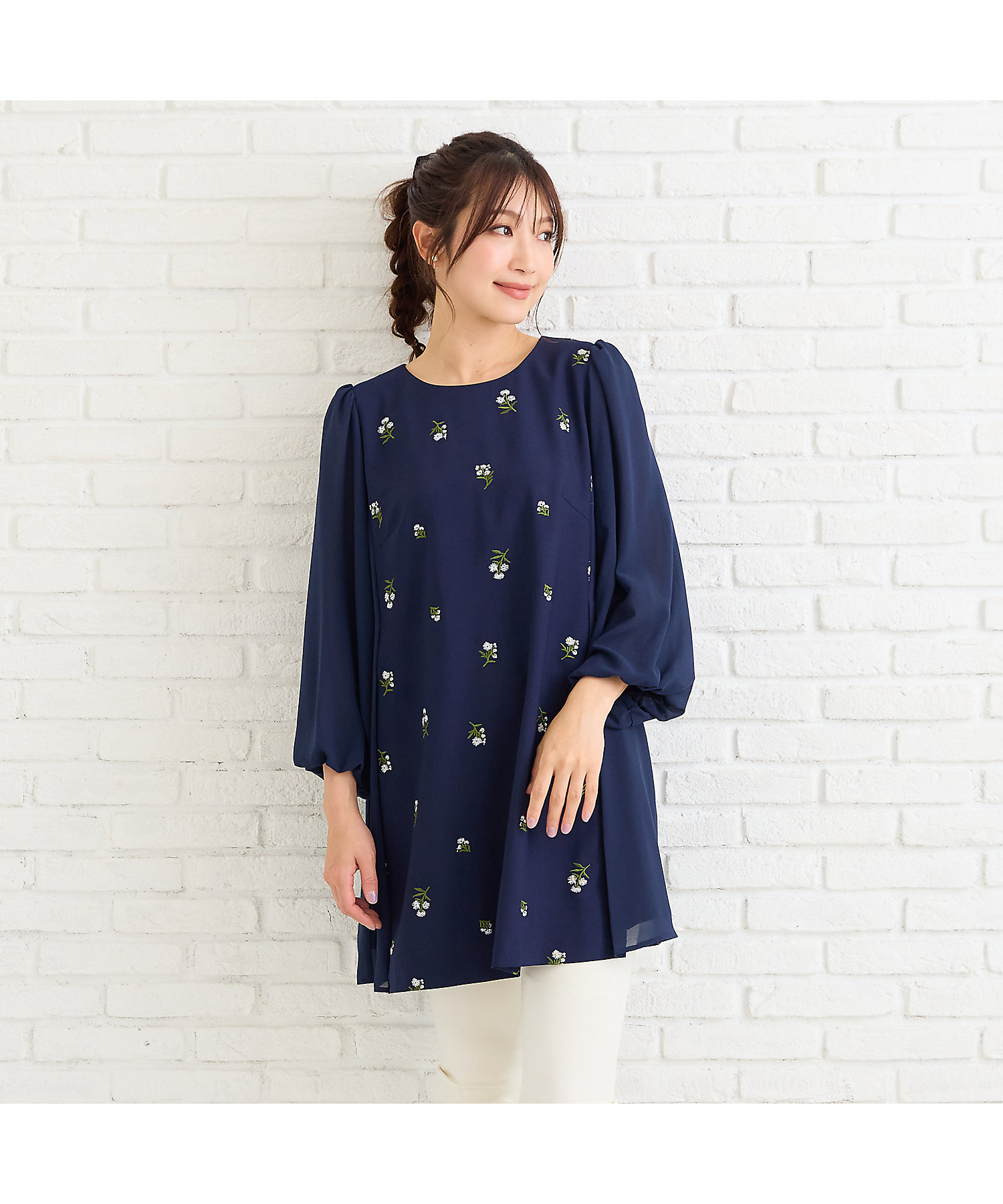 小花刺繍バルーンスリーブチュニック（51021603） | Rose