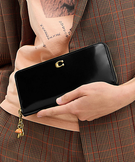 エッセンシャル スリム アコーディオン ジップ ウォレット・チャーム