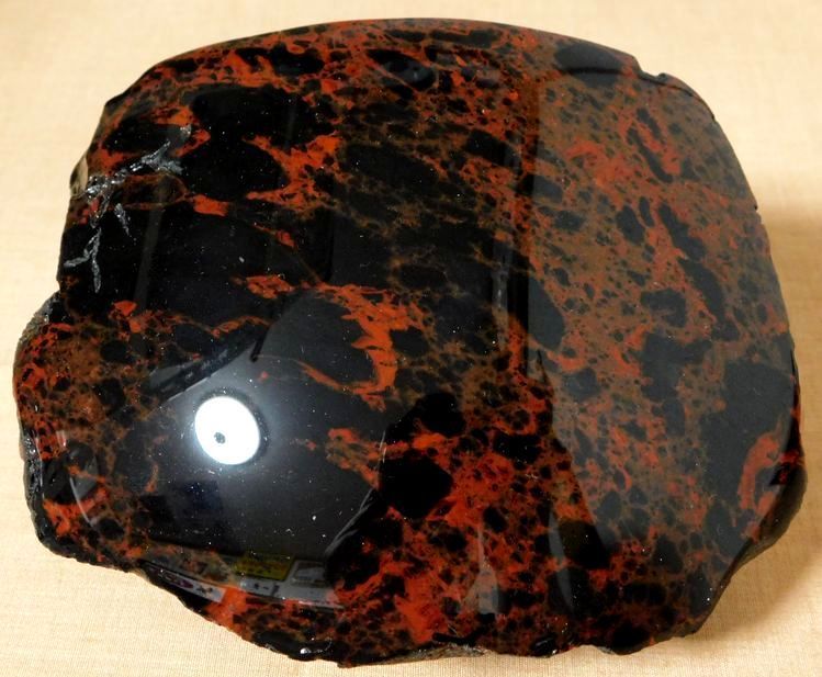 山水石美術館」 水石・美石を紹介 十勝石 黒曜石 玲瓏 花十勝(紅十勝)