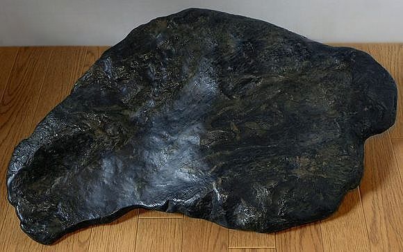 緋山酔恭「山水石美術館」 全国の水石・美石を紹介 神居古潭石 (真黒