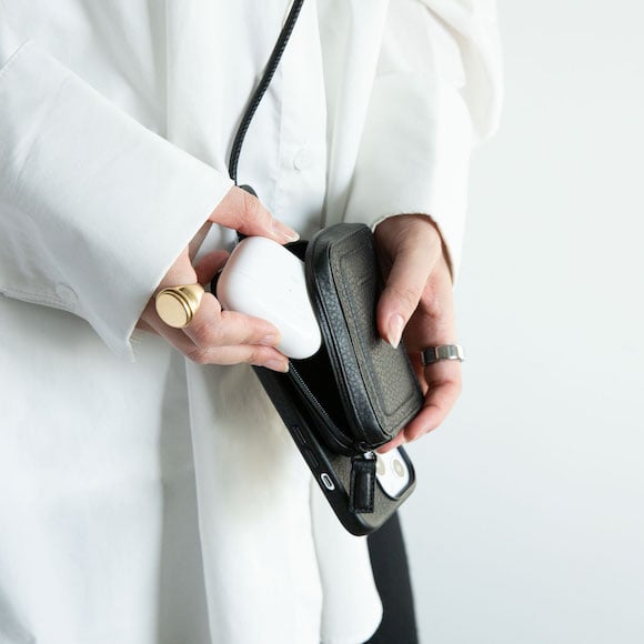 objcts.io、iPhoneにMagSafeで装着できる「マイクロバッグ」発売