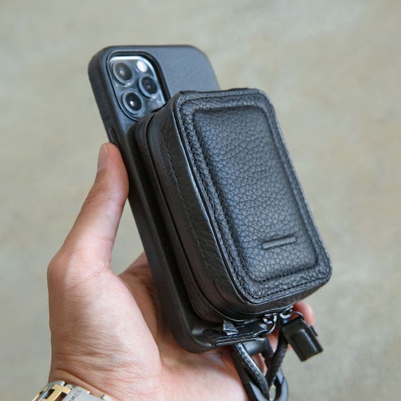 objcts.io、iPhoneにMagSafeで装着できる「マイクロバッグ」発売