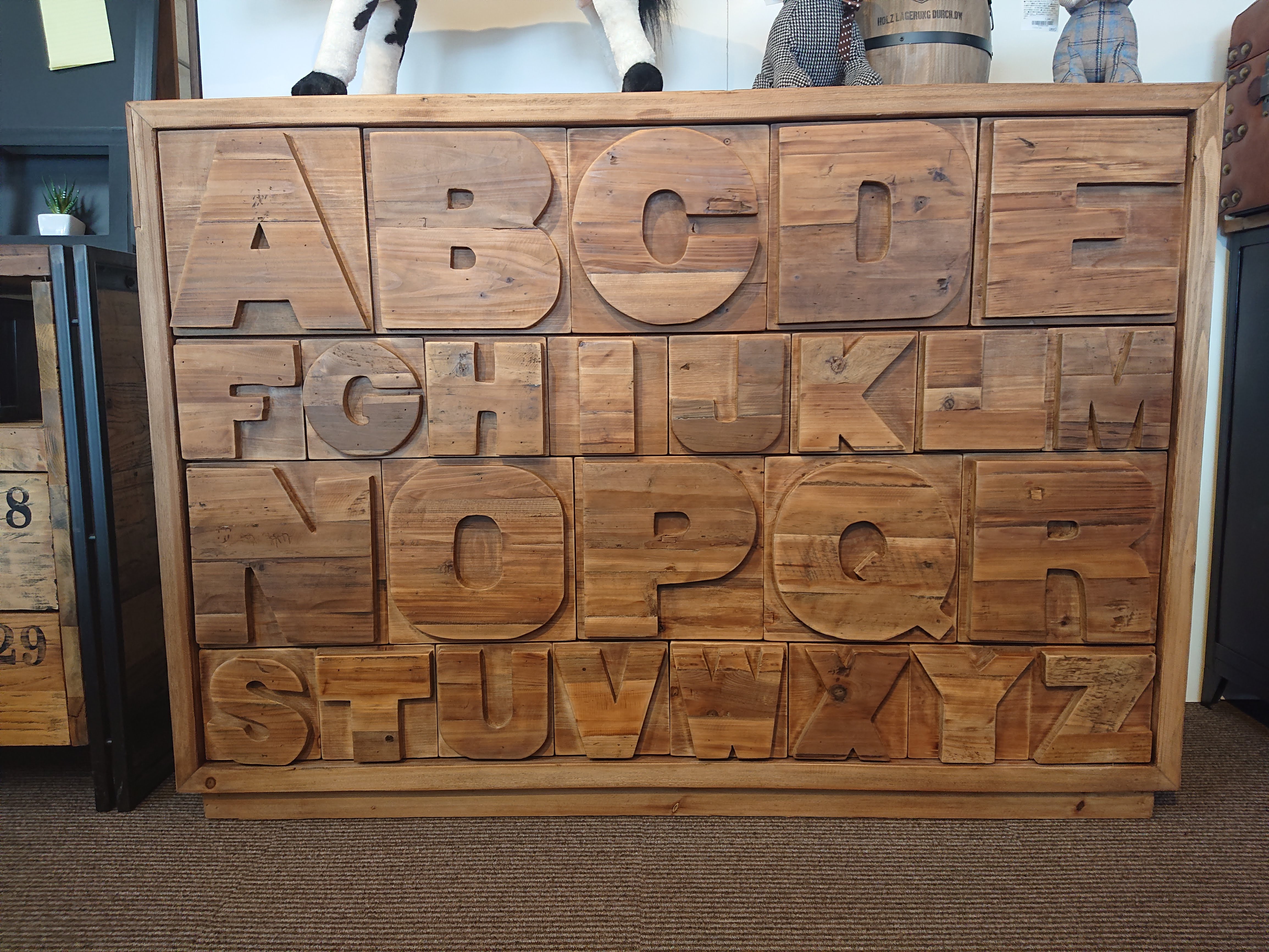 CRASH（クラッシュ） 古材を使った人気のABCチェストのご紹介