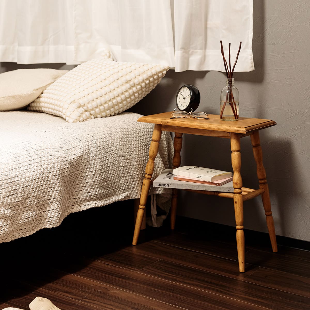 パイン材 サイドテーブル | itomani（いとまに）｜日常の「暇（いとま