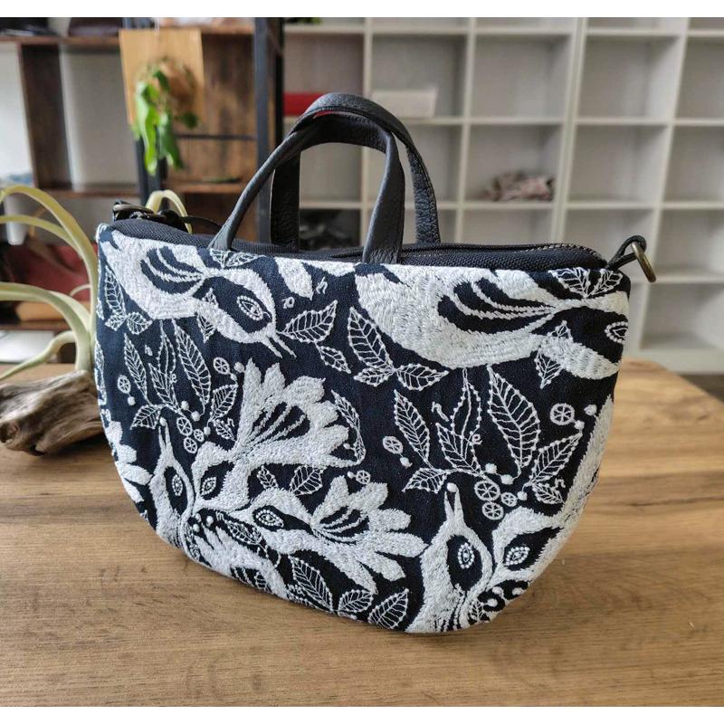 送料無料】ミナペルホネン/carnival カーニバルネイビー/ミニラウンド