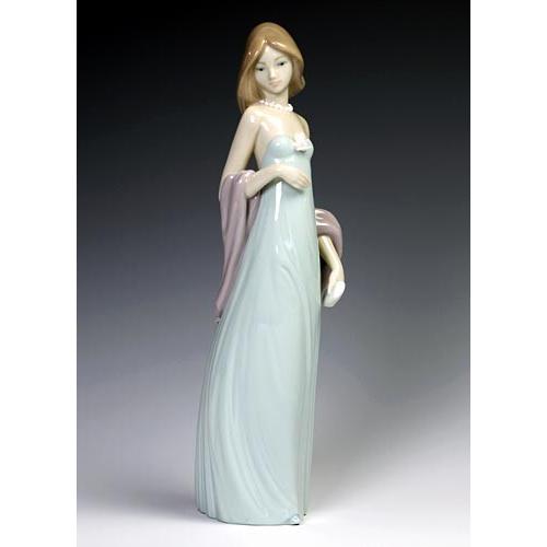 himeeさん専用、リアドロ女性陶磁器です。 himeeさん専用、リアドロ