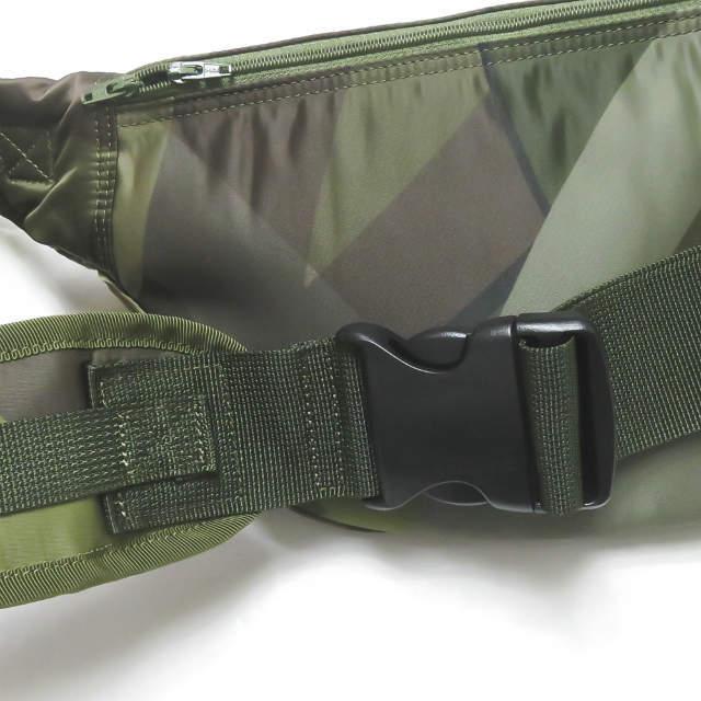 新品 sacai x KAWS サカイ カウズ 21AW 別注 Bum Bag バムバッグ 21