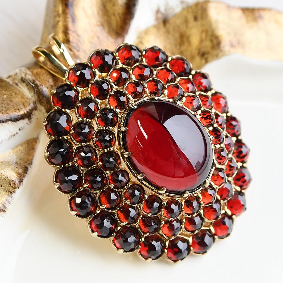 碌山 ガーネット ブローチペンダント 華やかにきらめく上質ワイン