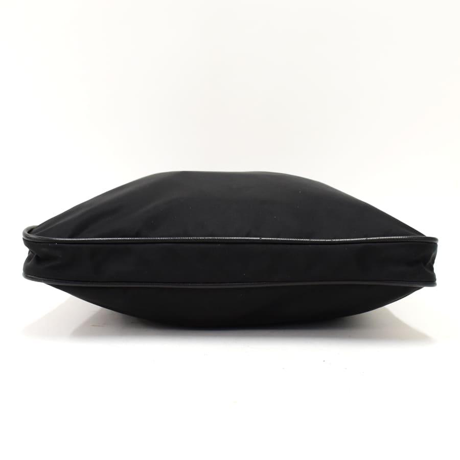 PRADA（プラダ） ショルダーバッグ クロスボディ 三角プレート