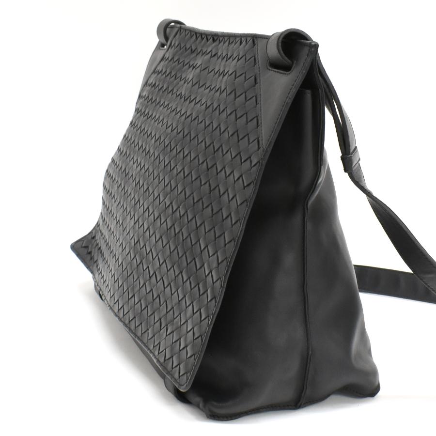 BOTTEGA VENETA（ボッテガ・ヴェネタ） クロスボディ メッセンジャー