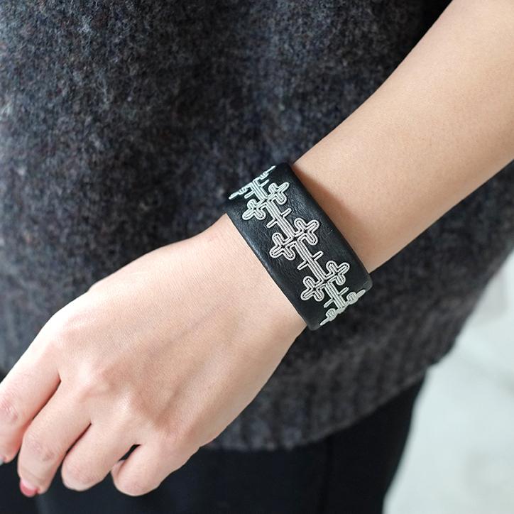 saami crafts（サーミクラフト） ホーンボタン 太レザー ブレスレット