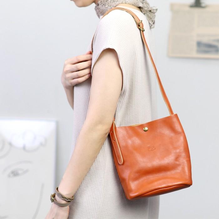 IL BISONTE（イルビゾンテ） バッグ ショルダーバッグ バケツ型2WAY