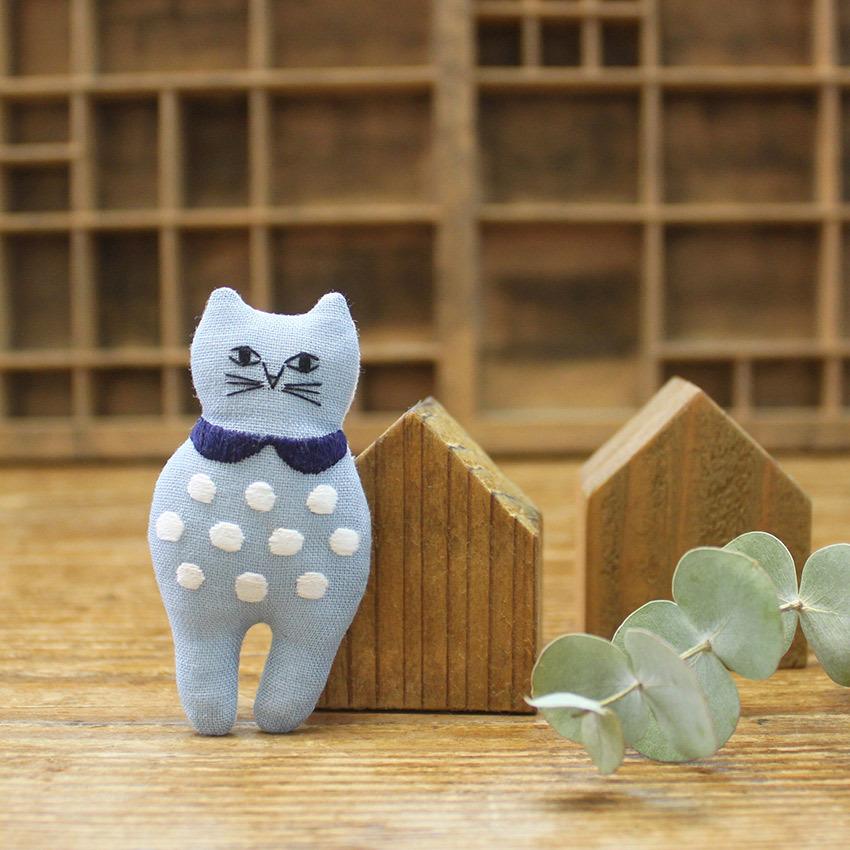 nekogaoさんの刺しゅうブローチキット 水玉 PHC-103-2 ／ piece ねこ