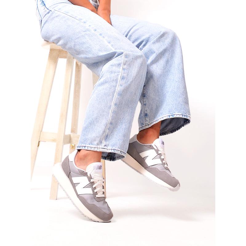 New Balance（ニューバランス） スニーカー レディース 白 グレー 237