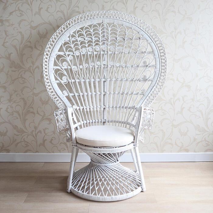 籐編み ピーコックチェア ホワイト ラタン チェア ディスプレイ