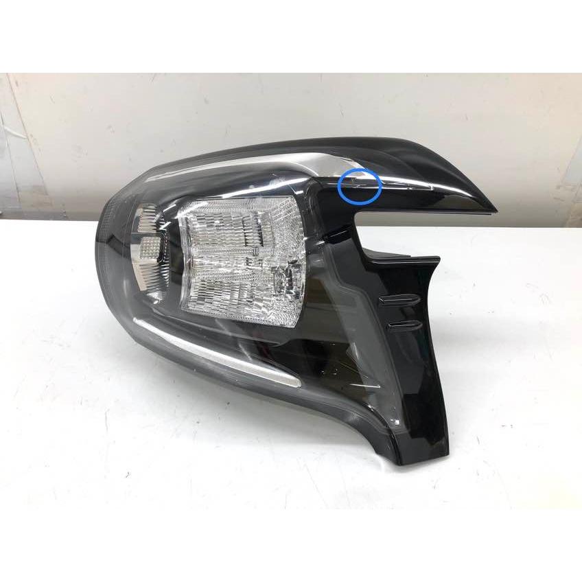 トヨタ シエンタ ハイブリッド NSP170 後期 純正 テールランプ 右