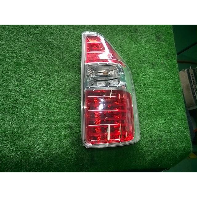 NOAH ノア DBA-ZRR70G 右テールランプ 81551-28431 060522 : BW山本