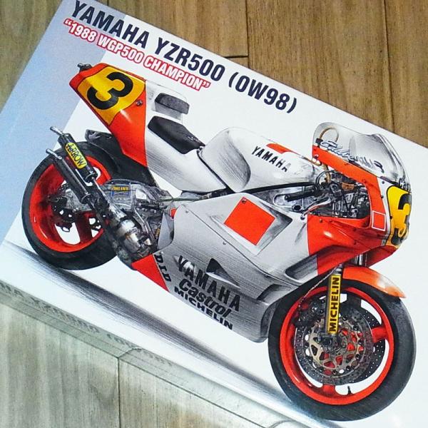 ハセガワ ヤマハ YZR500 0W98 “1988 WGP500 チャンピオン” 1/12 : 車