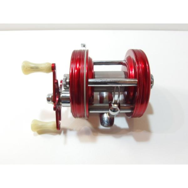 アブ アンバサダー 5000 赤 4つネジ ABU Ambassadeur 右巻き ベイト