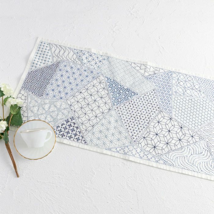 harudakeプレゼント】刺し子のテーブルセンター＜裂取り＞ | リバティ