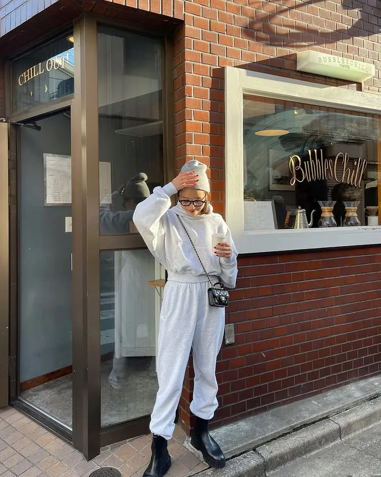 ETRÉ TOKYOの服を着た伊原葵さんのコーデ 私服/衣装/購入先 - Woomy