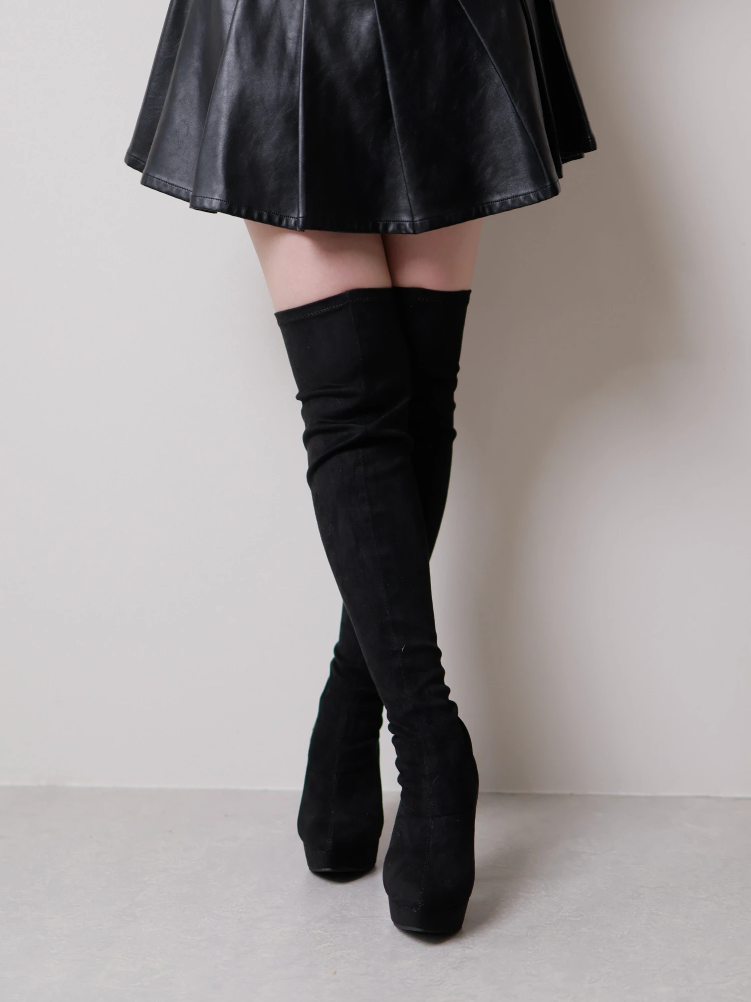 LIP SERVICE（リップサービス）｜ ロゴチャームニーハイブーツ