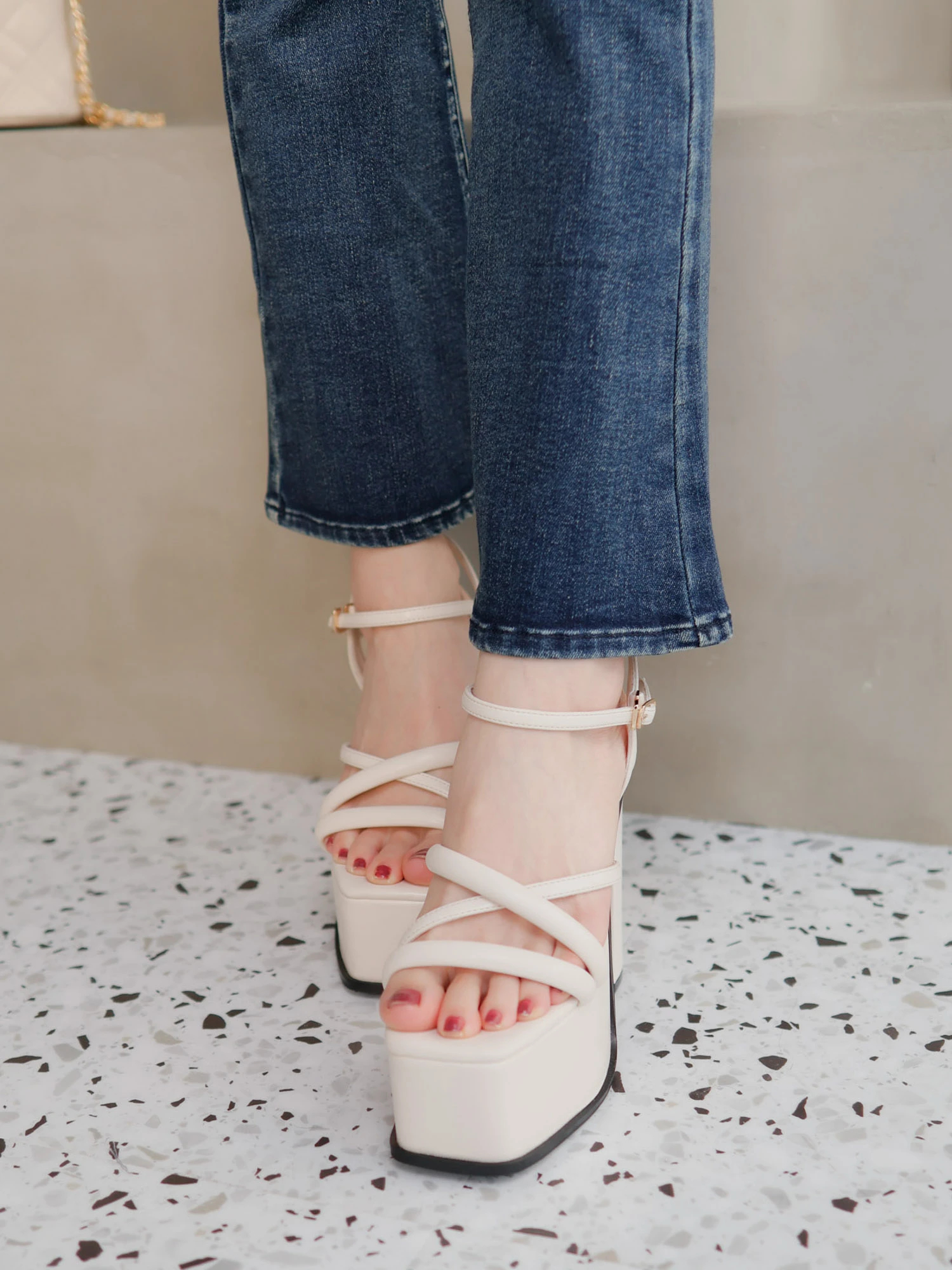 LIP SERVICE（リップサービス）｜ ボリュームソールラインサンダル