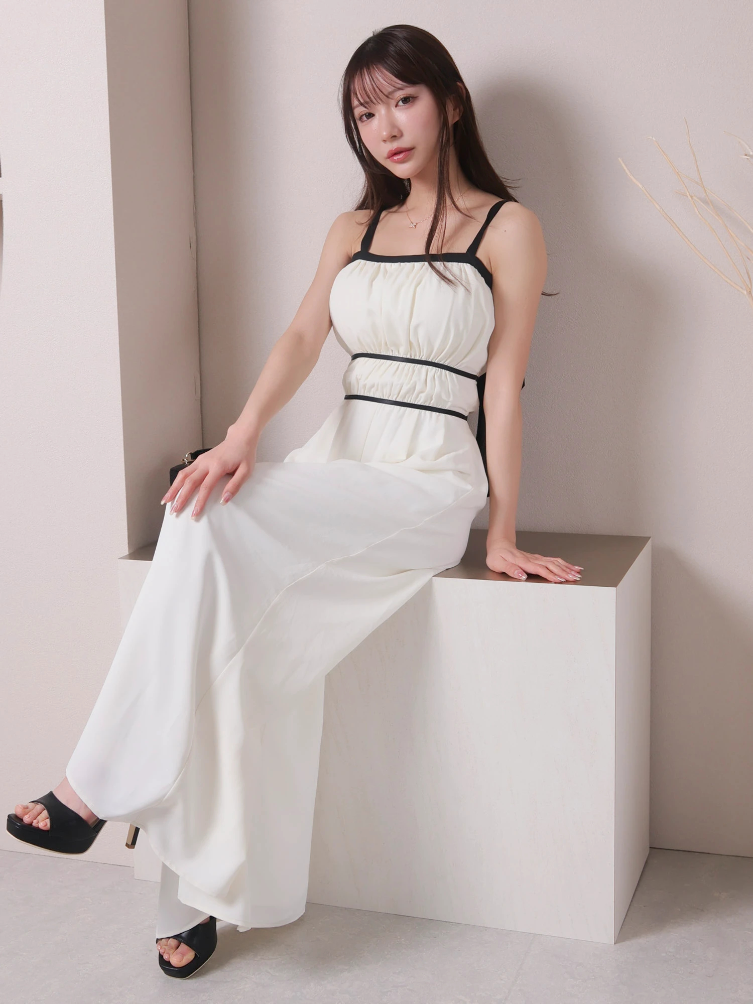 LIP SERVICE（リップサービス）｜ バイカラーリボンギャザーロンパース