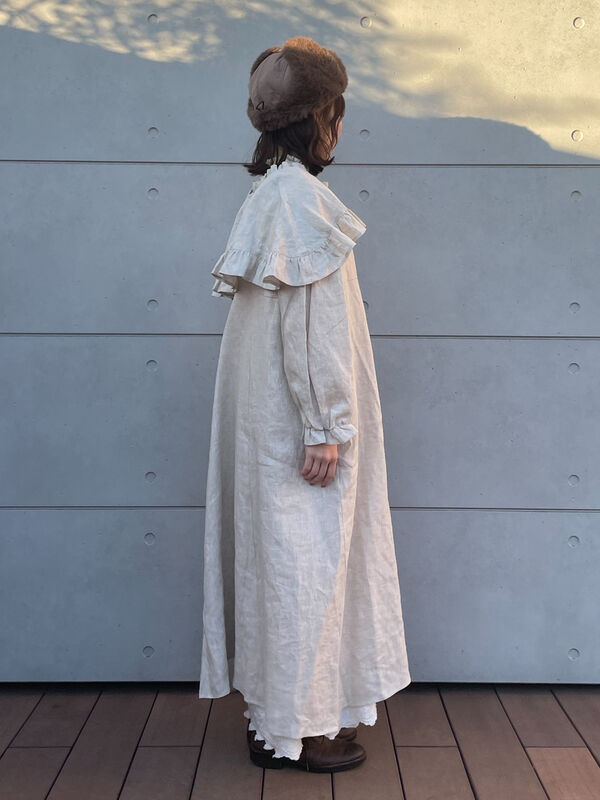 立川店/EC限定】リネンケープ付ワンピース（オフホワイト/ブラック