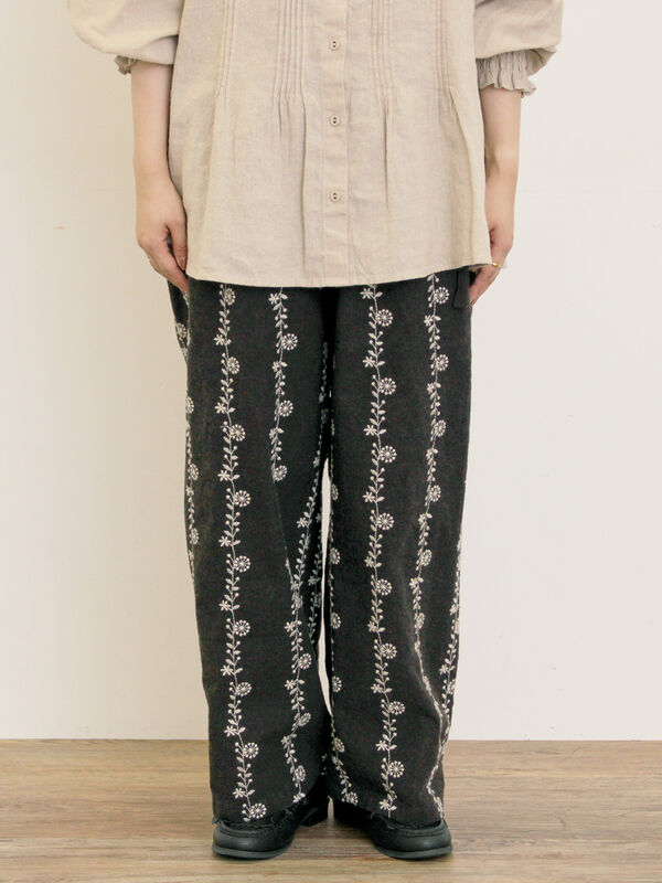 セール】 【M/Lサイズ】花刺繍パンツ（チャコールグレー/ベージュ