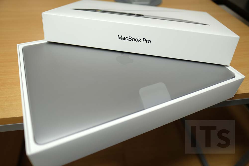 15インチMacBook Pro 2016【開封レビュー】旧型の外観比較もしてみた