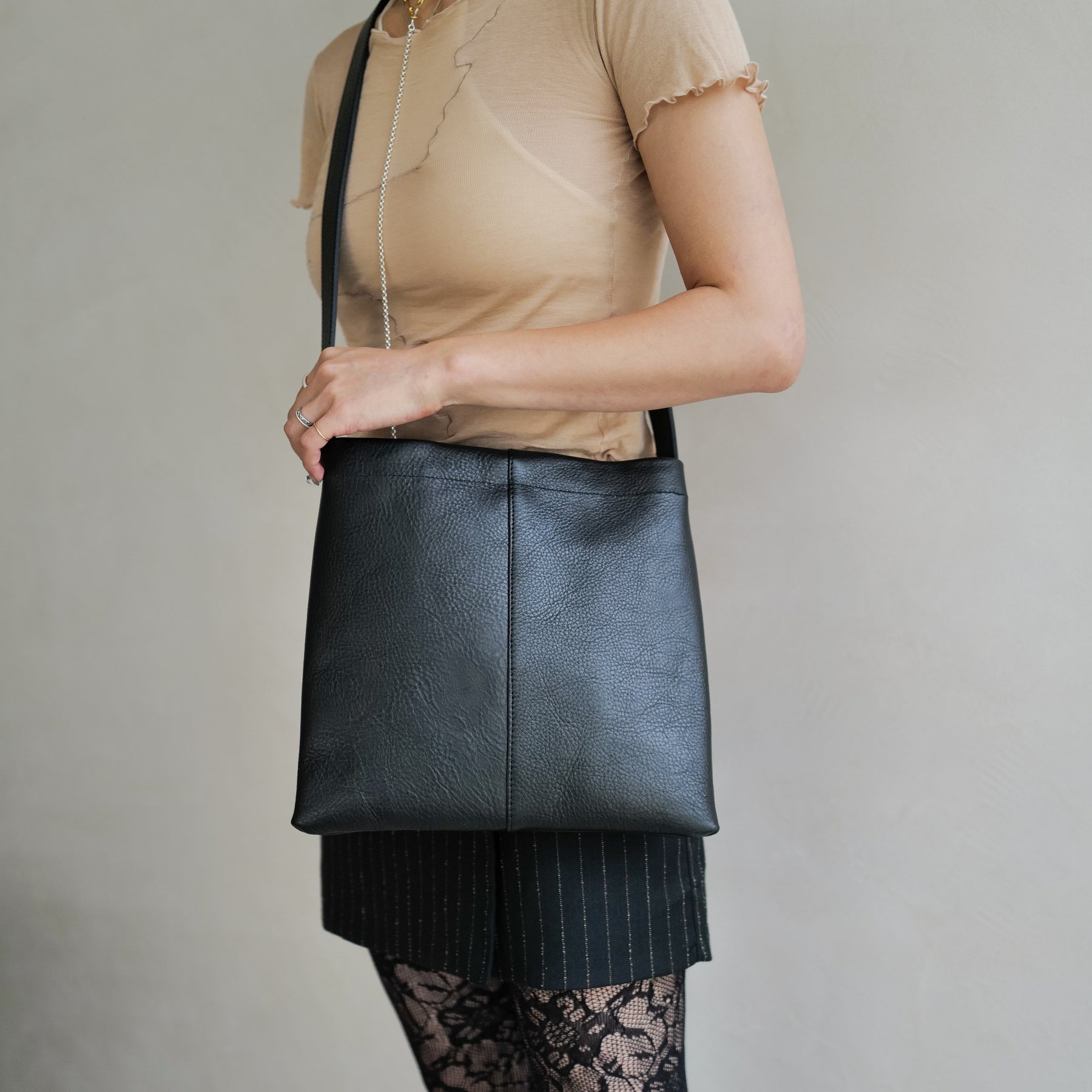 MARY SHOULDER / RAPTO FLEX｜マチなし レザー ショルダーバッグ