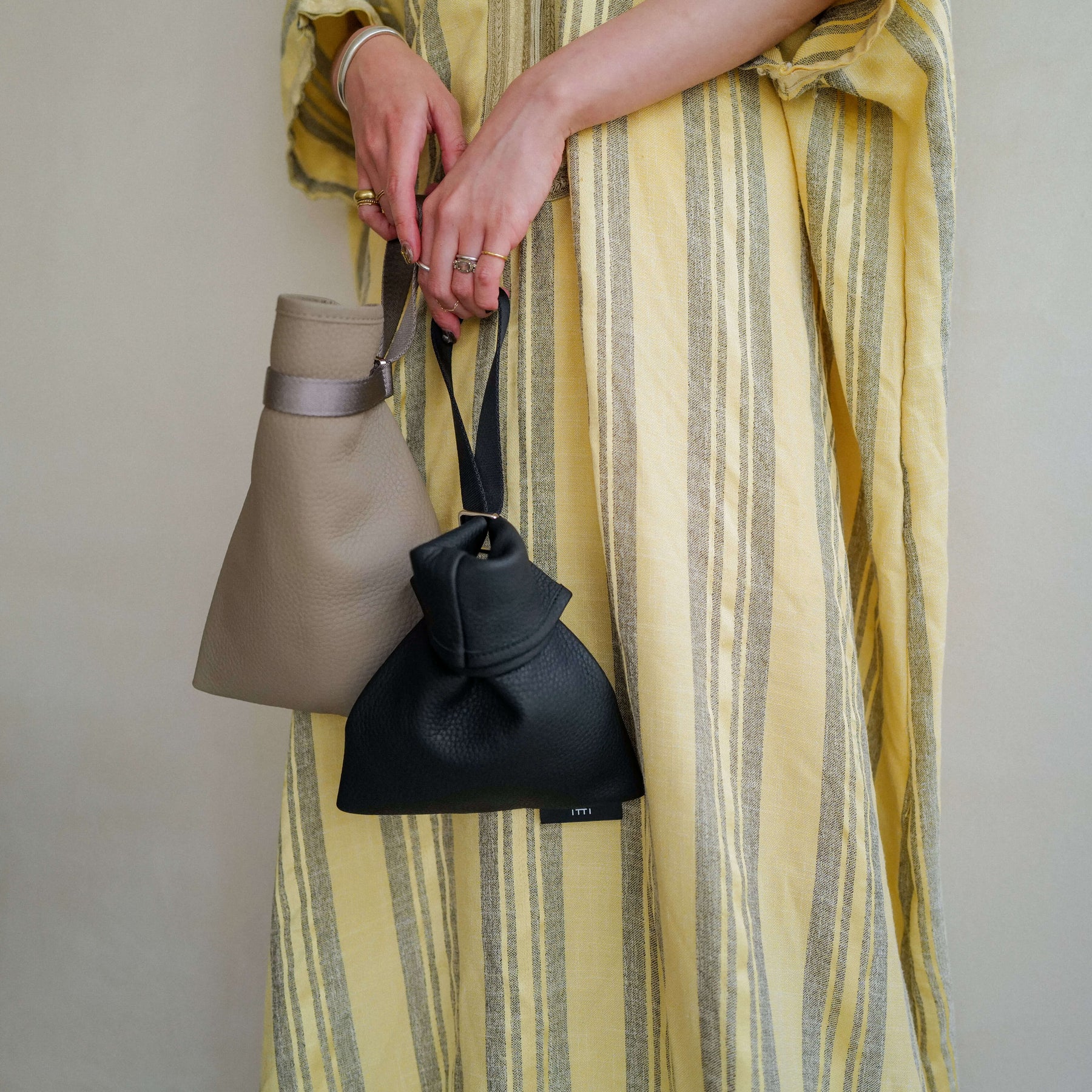 ANNIE SMALL RICE BAG / DIPLO SKY｜シュリンクレザー 巾着バッグ 本革